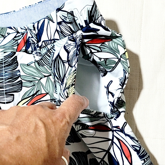 Tommy Hilfiger Tropical Hawaiian Leaf Print Chino Shorts - Picture 6 of 12